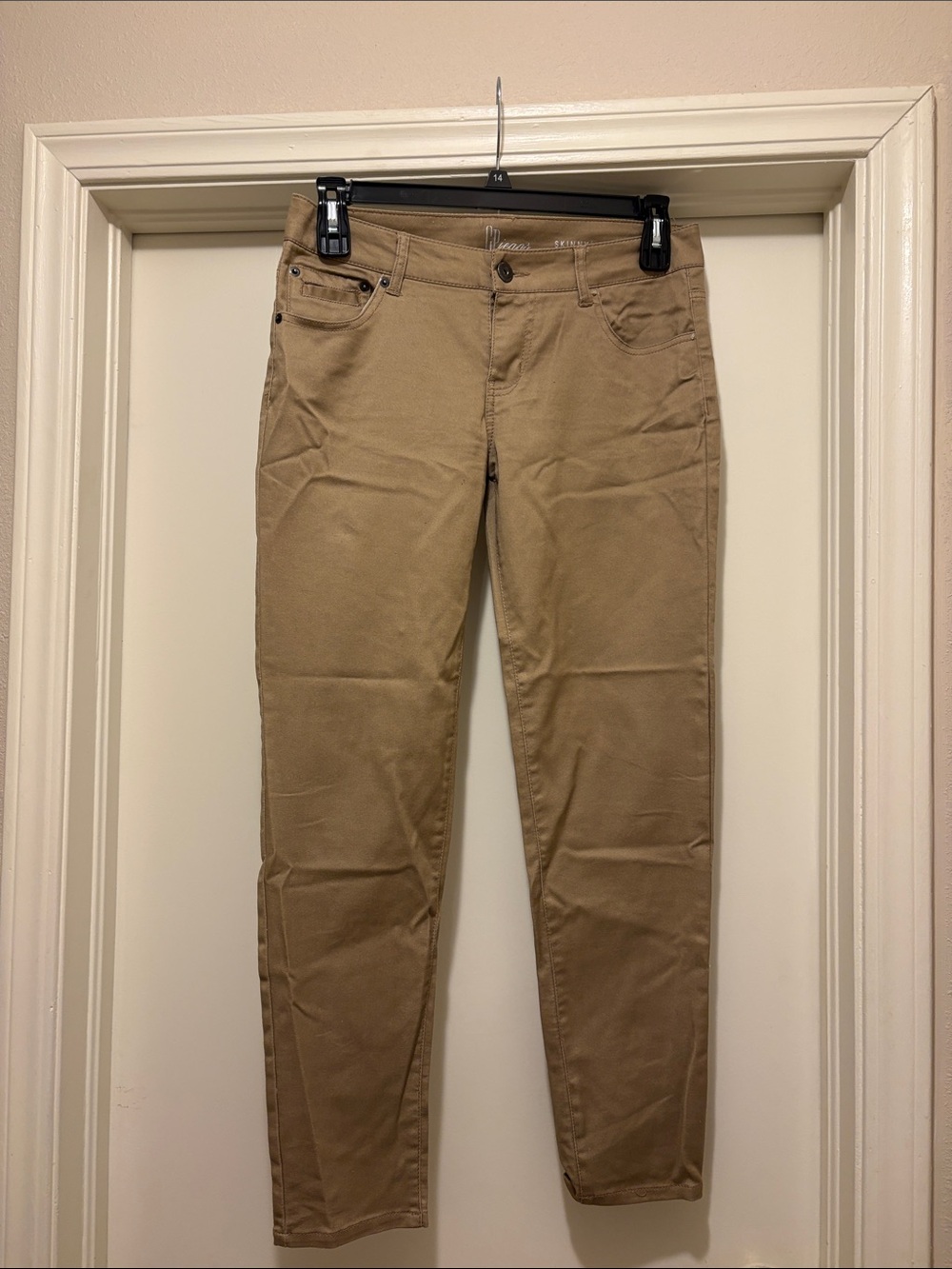 Slim-Fit Skinny Pants in Khaki